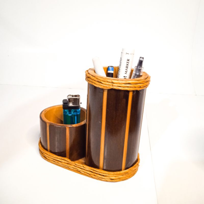

TEMPAT PENSIL /PULPEN SERBAGUNA/TEMPAT PENSIL UNIK/TEMPAT PENSIL DARI BAMBU/KERAJINAN TANGAN DARI BAMBU
