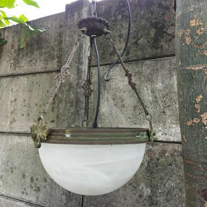 Pajangan Vintage Lampu Gantung Kaca Bulat Rangka Kuningan