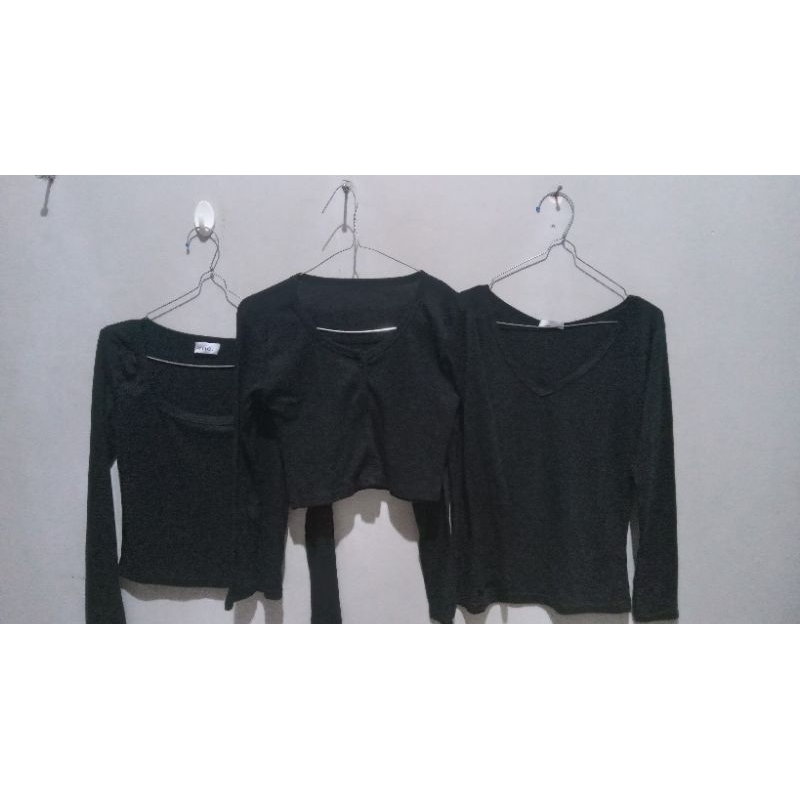 Preloved sweater/kaos lengan panjang crop hitam