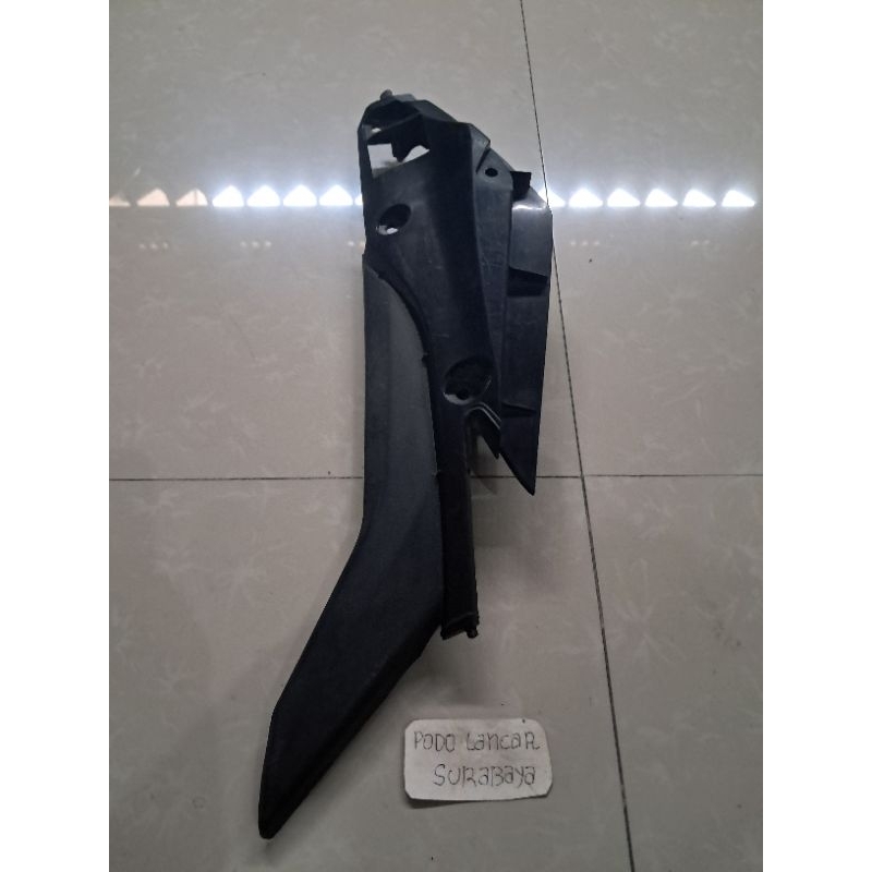 cover iner kiri body belakang cbr 150 R lokal original