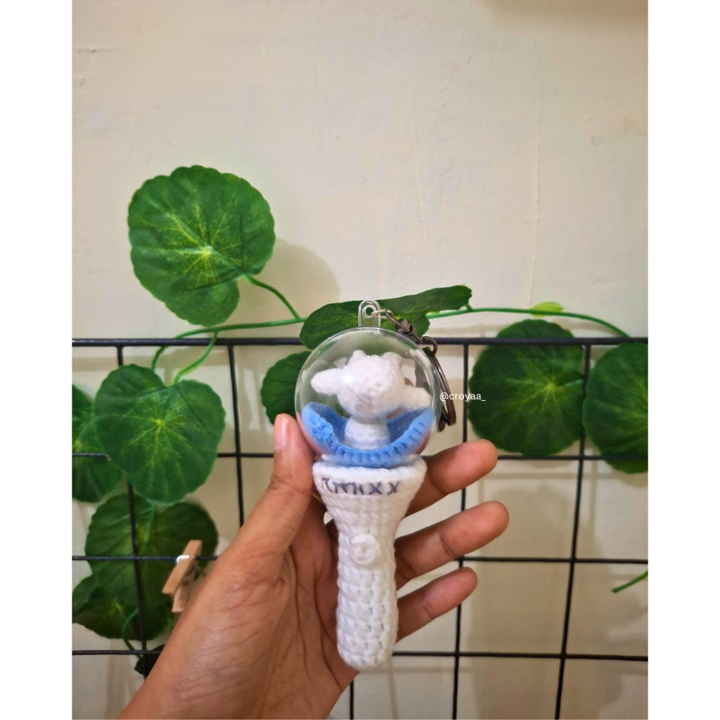 Mini lightstick NMIXX crochet keychain