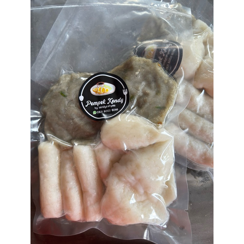 

Paket Campur Pempek Ikan Tenggiri isi 10 (4telur,3lenjer,3kulit)