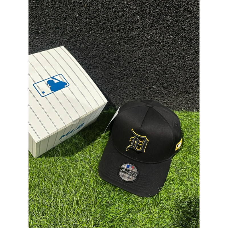 Logo D Hitam List Gold Bahan Hitam Topi Premium MLB