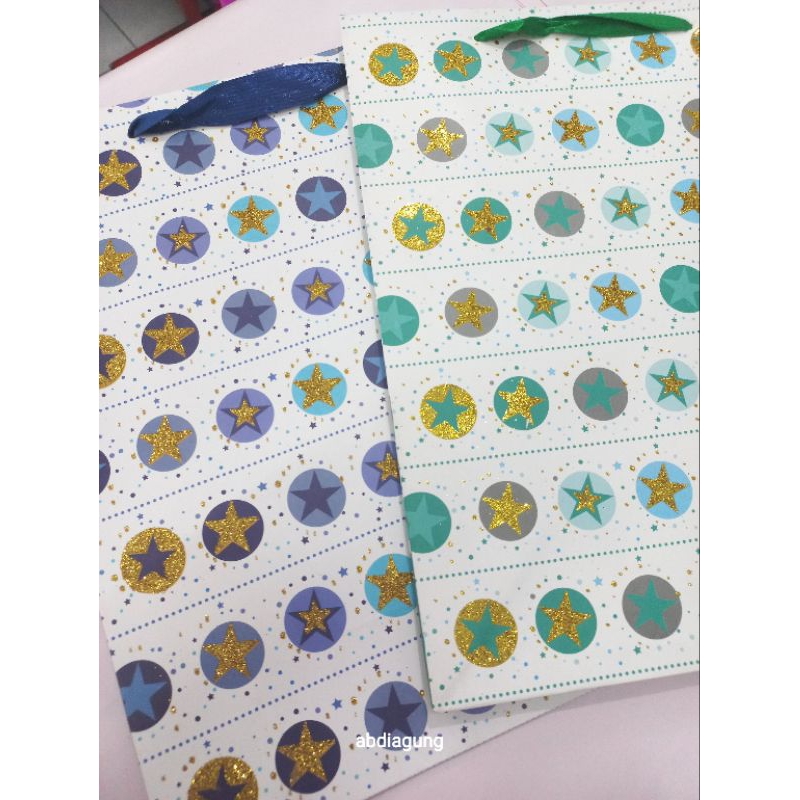 

PAPER BAG MOTIF BINTANG BULAT SEDANG / PCS