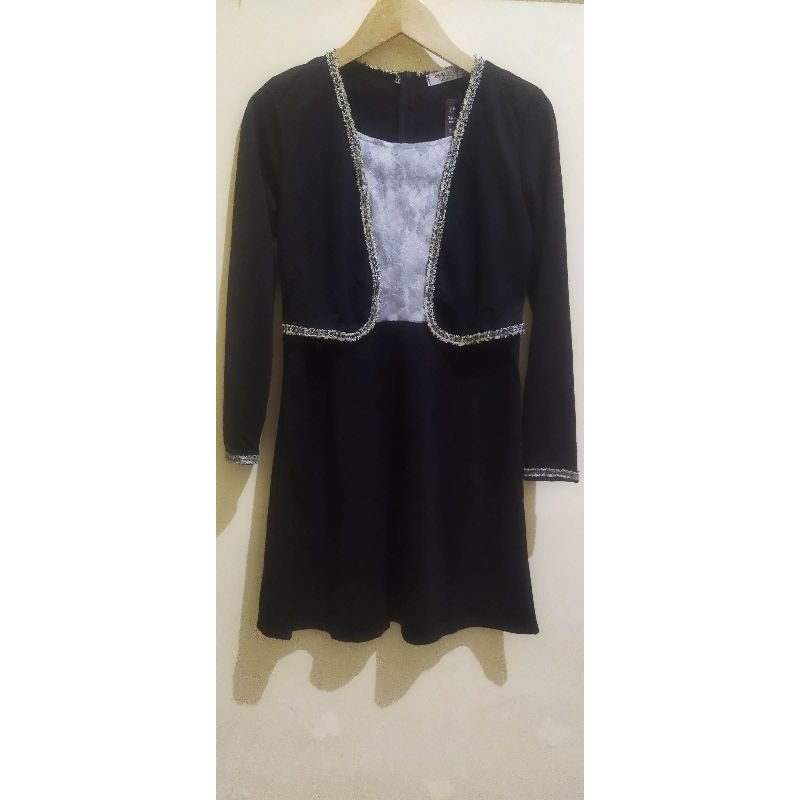 Dress Hitam Lengan Panjang Kombi Brokat Abu