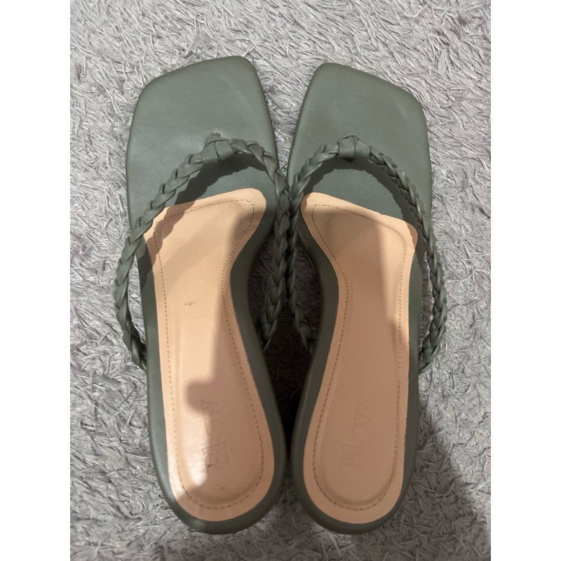 Sandal Pesta Merk BLOW Preloved