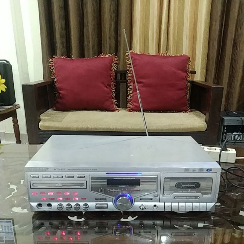 Radio, Tape, VCD Player Vitron MTD-802. Kondisi baik, suara normal. Radio, VCD berfungsi normal, tap