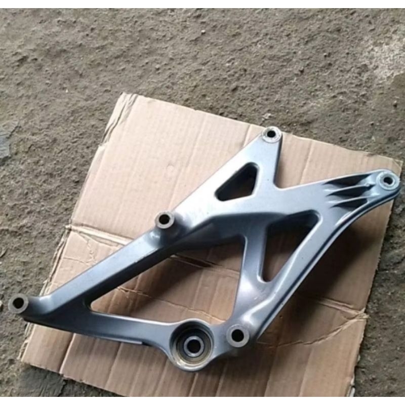 Arm Dudukan Kenalpot Xeon Karbu Original Copotan