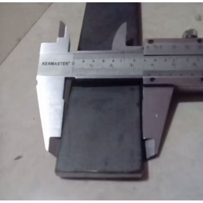 BESI STRIP/ PLAT BESI/ LEBAR 3.7 CM × TEBAL 7.7 MM × PANJANG 1 M - 2 M/ PLAT BESI STRIP SERBAGUNA