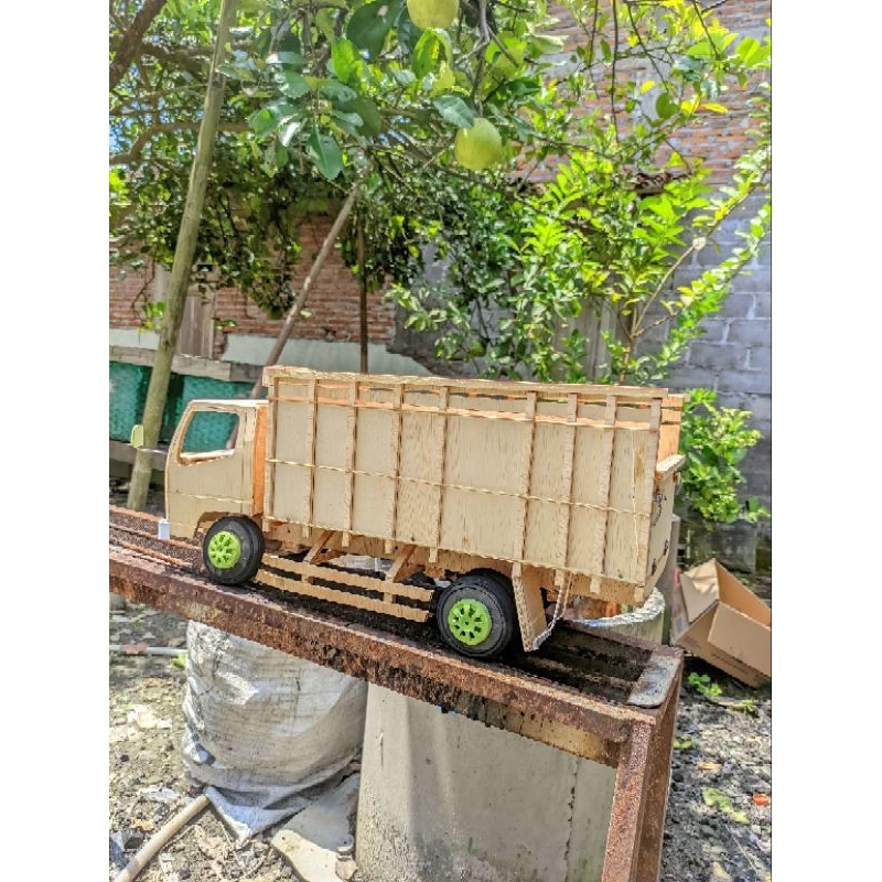 Miniatur truk mentahan spek hereex