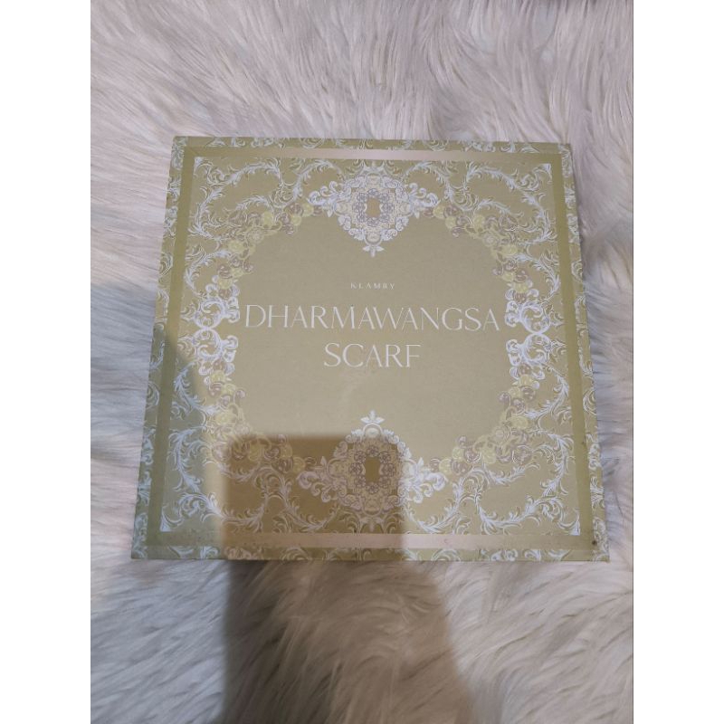Box Wearing Klamby Dharmawangsa Scarf (Hanya Box)