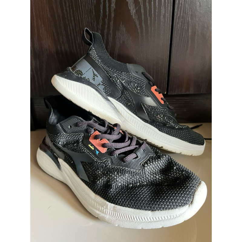 [PRELOVED] Sepatu Sekolah Diadora Original