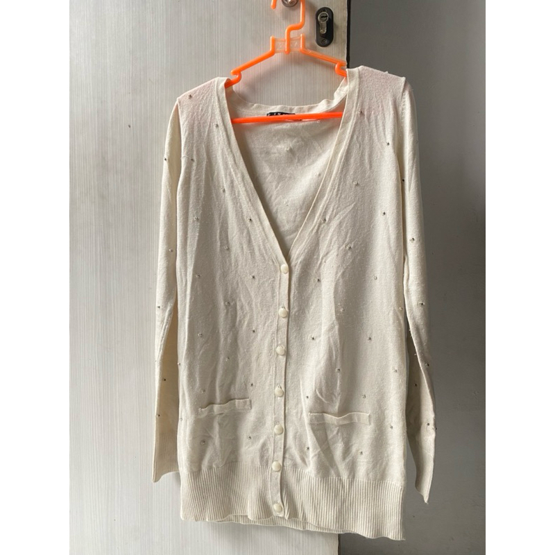 Outer Cardigan Panjang Putih Wanita