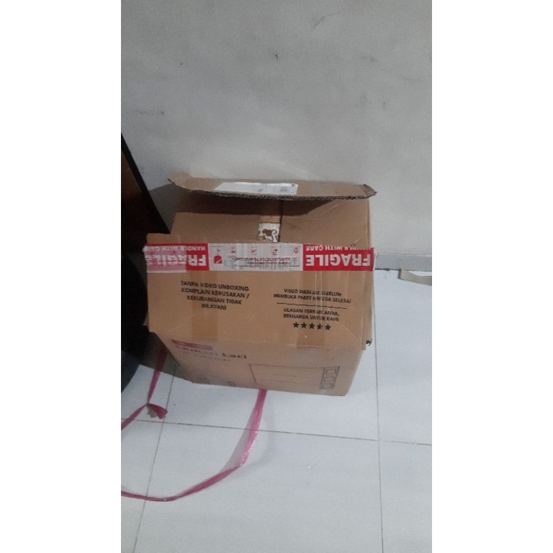 Gorden dan tas bekas