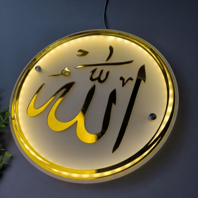 Kaligrafi Akrilik Gold Timbul Lampu LED Akrilik Background Diameter 80cm