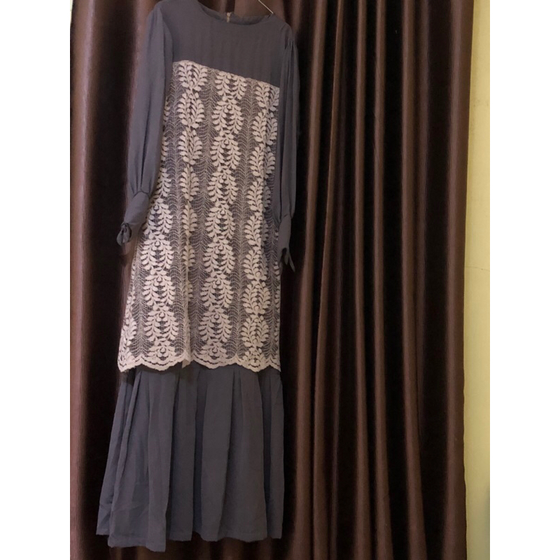 dress lilac mic brukat bawah rempel