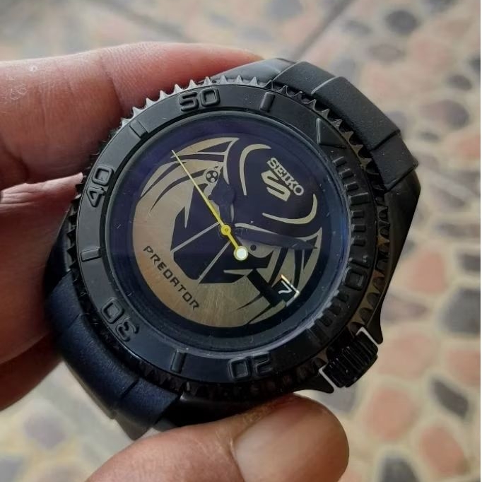 seiko mod black predator seiko 5 nh35 movement automatic