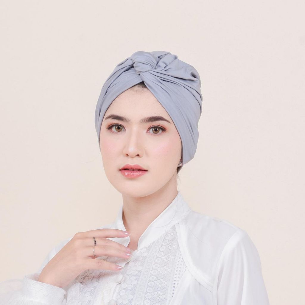 Turban Wanita Dewasa Muslim Kekinian Gyana Turban Instan Bahan Jersey Warna Misty Grey
