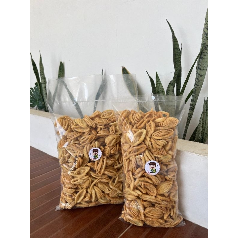 

KERIPIK MALAYSIA / KERIPIK PANGSIT DAUN SELEDRI GURIH RENYAH