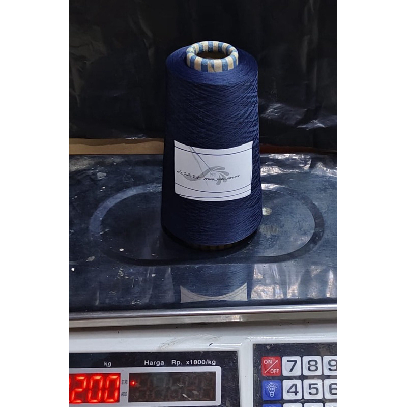 Ampirono_Mriki Benang Obras Polyester 200Gram Warna Merah Besar