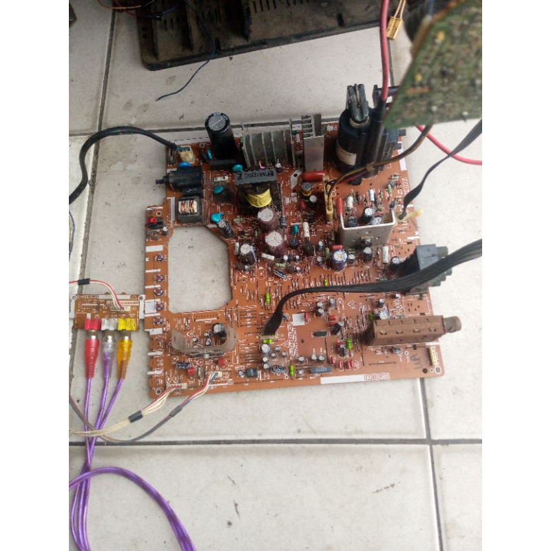 Mesin TV tabung flat 21inc merk Sharp, normal