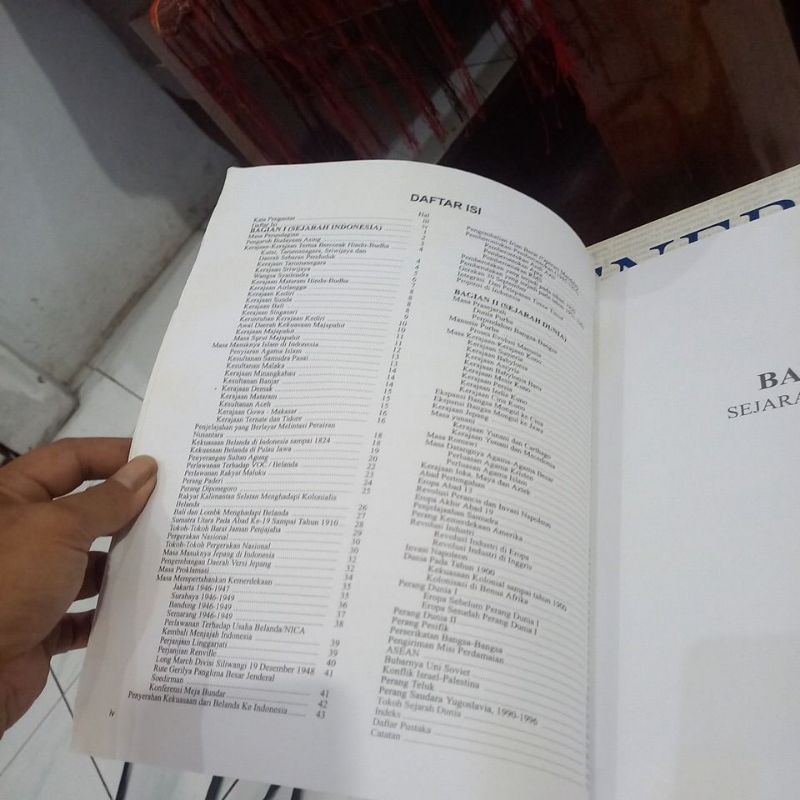 Atlas sejarah indonesia dan dunia