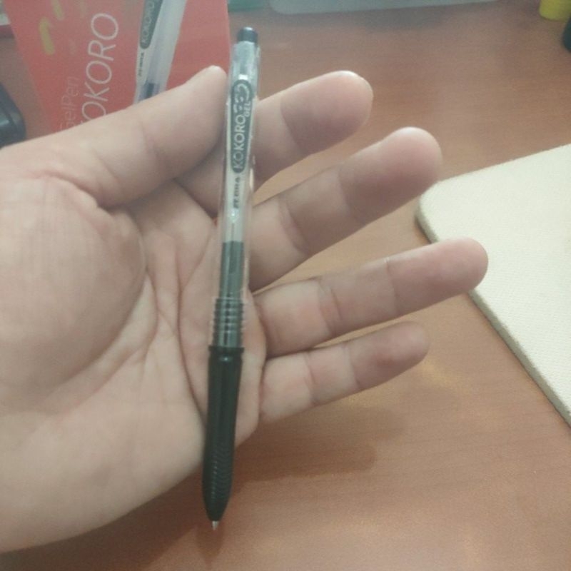 

pena tinta ,gel pen zebra kokoro 0,5 warna hitam harga 1 pcs