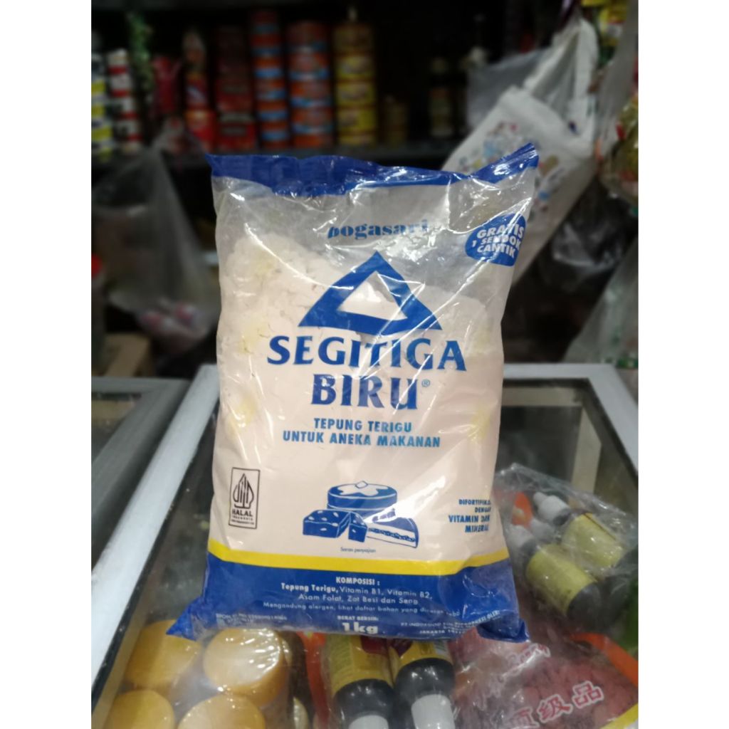 

Bogasari Tepung Terigu Segitiga Biru Serbaguna berat/isi 1kg