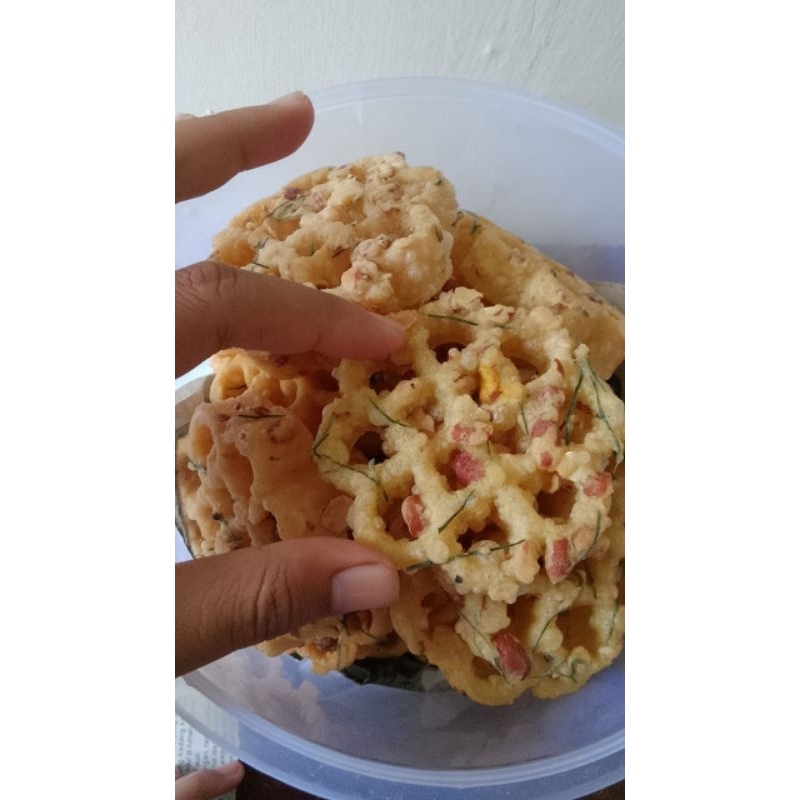 

KEMBANG PEYEK AuL RENYAH Dan NIKMAT untuk cemilan, 2 varian rasa Balado dan Original MURAH MERIAH