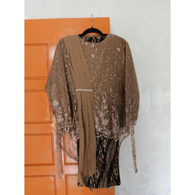PRELOVED Setelan Kebaya Wisuda/Lamaran Wanita Simpel