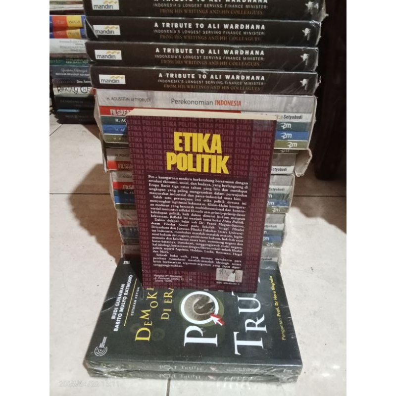 KAMI MENJUAL BUKU BARU MAUPUN BUKU BEKAS YANG LAYAK PAKAI 100% ORIGINAL.TK