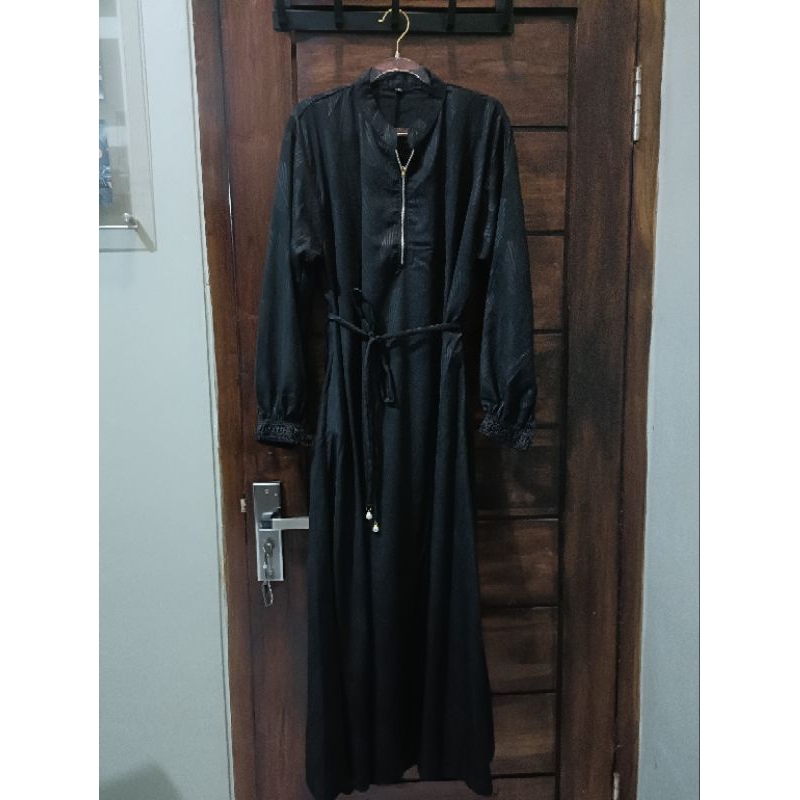 Gamis hitam wanita