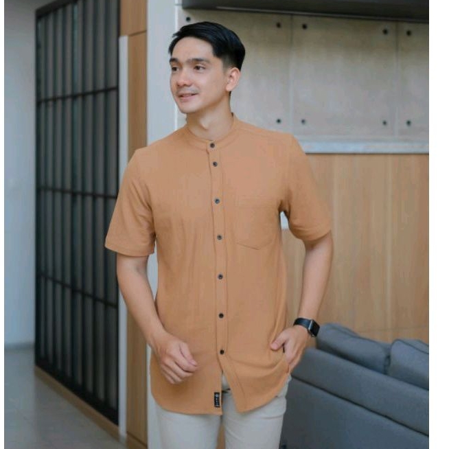 KEMEJA PRIA LENGAN PENDEK LACOSTE PIQUE,KEMKO PRIA CARAMEL