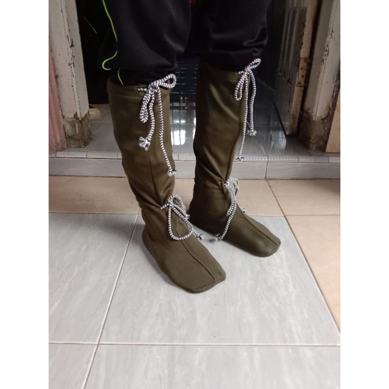 sepatu/kaos kaki petani sawah anti keong