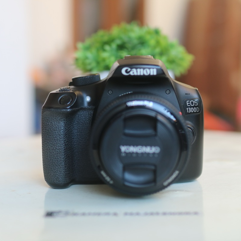 Canon eos 1300D