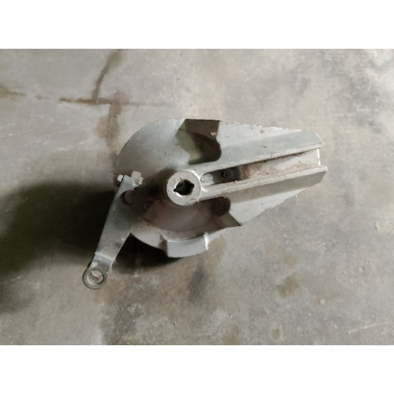 tutup tromol belakang kirana