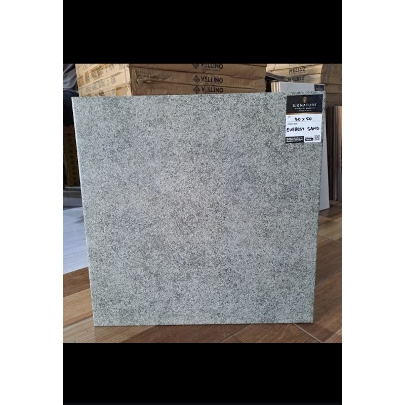 keramik lantai 50x50.Everest Sand/Signature