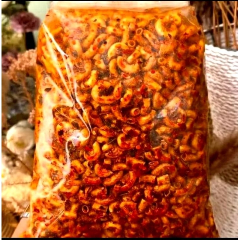 

MAKARONI / Makaroni pedas daun jeruk 1kg / makaroni bumbu cikruh jajanansultanbandung