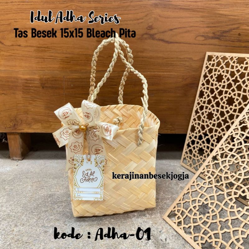 

IDUL ADHA SERIES | TAS BESEK 15X15 T 18CM BLICING PITA FREE KARTU UCAPAN