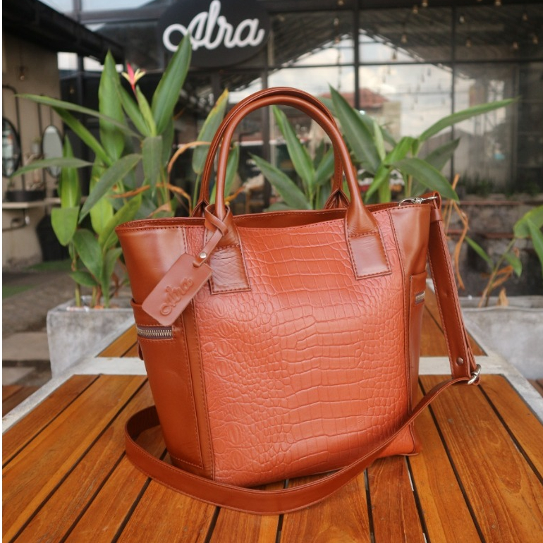 Luna ALRA LIFESTYLE LEATHER BAG