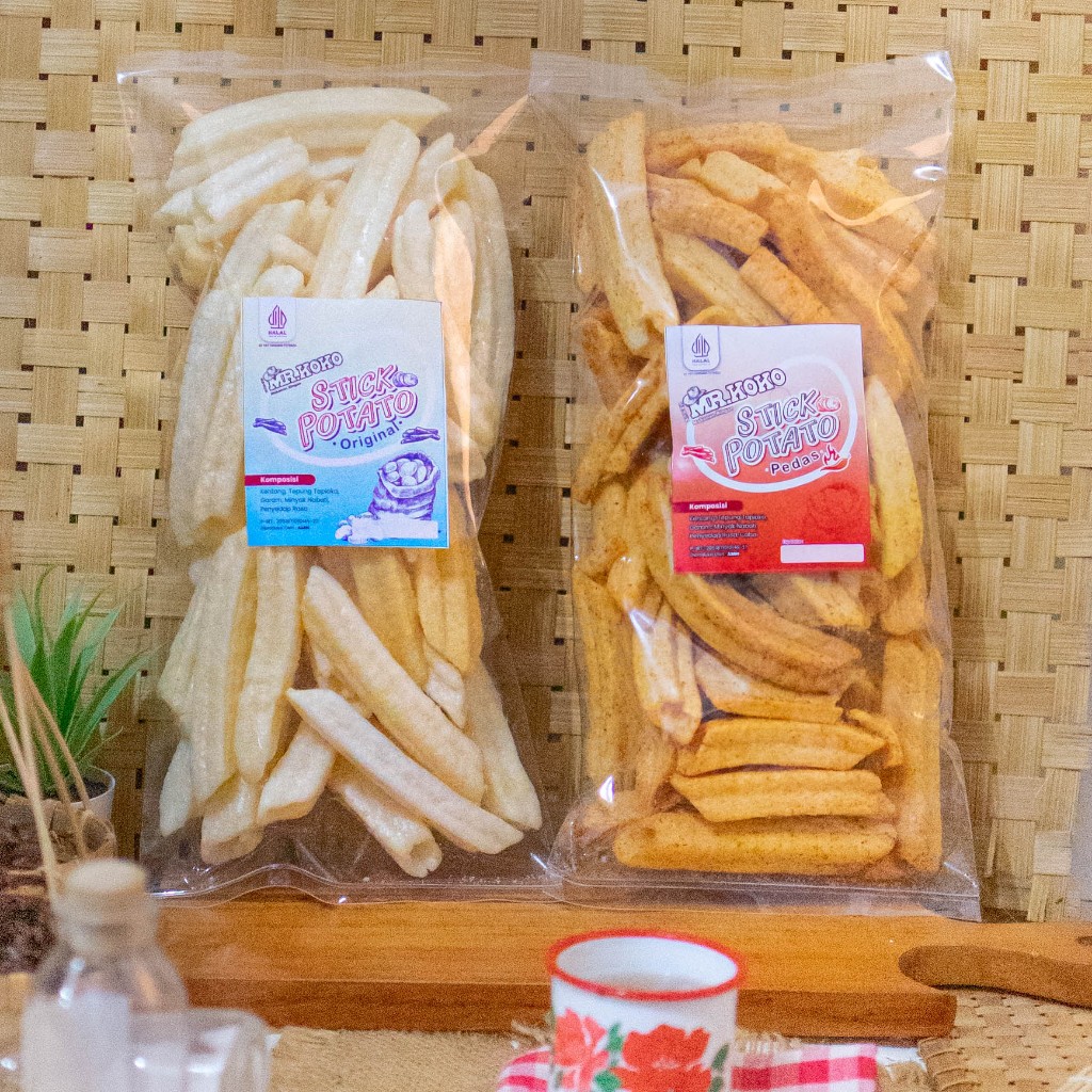 

Stick Potato Kentang MR.KOKO Pedas Original Kerupuk Makanan Ringan Enak Renyah Gurih Sedap Cemilan