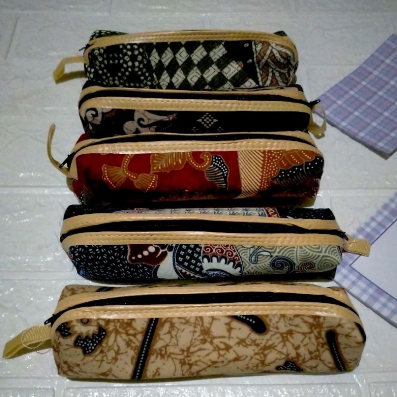 

Tempat pensil batik