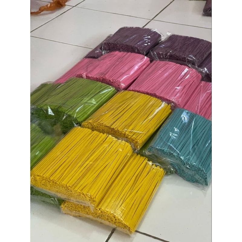 

wiw mie gepeng warna warni 1000gr