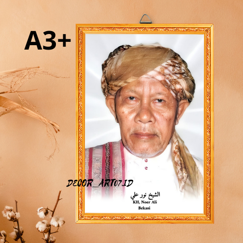 Foto Poster Kayu KH, Noer Ali, BEKASI