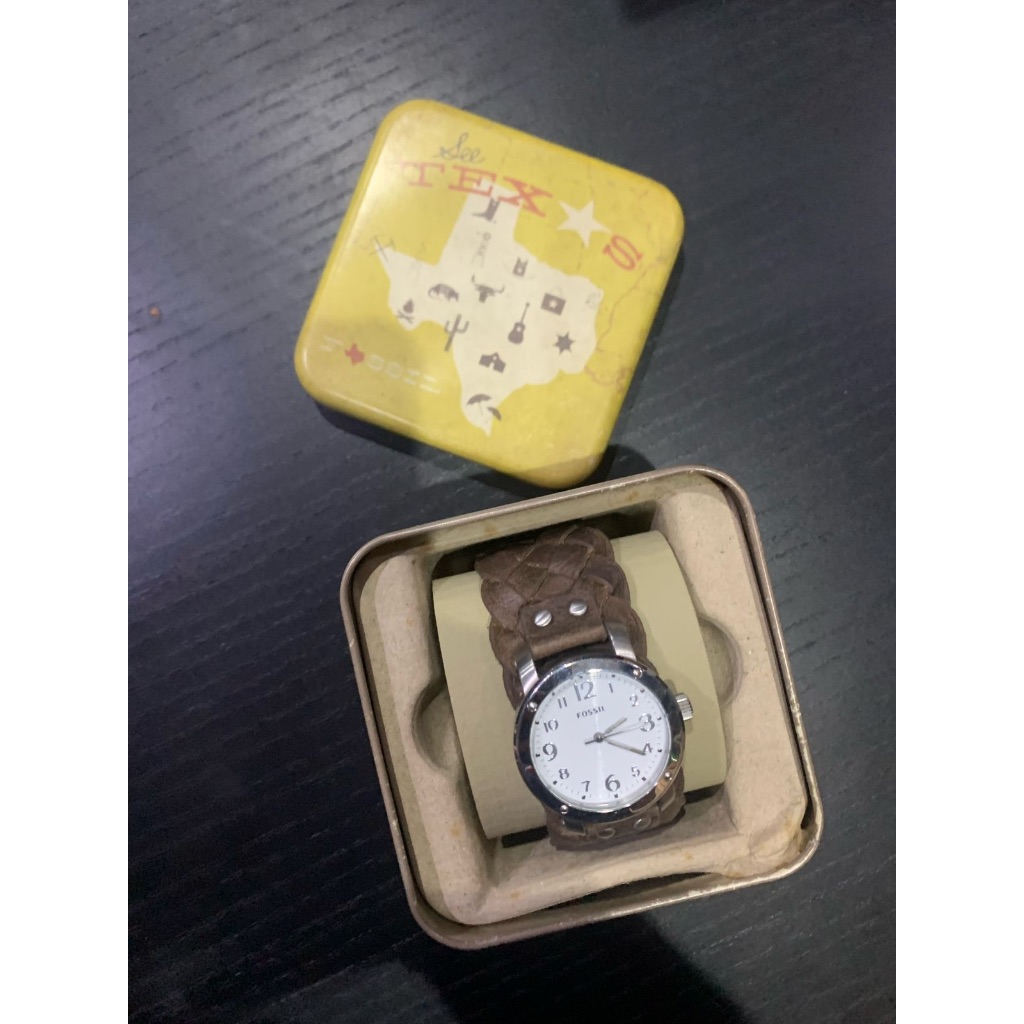 Preloved FOSSIL watch with leather strap