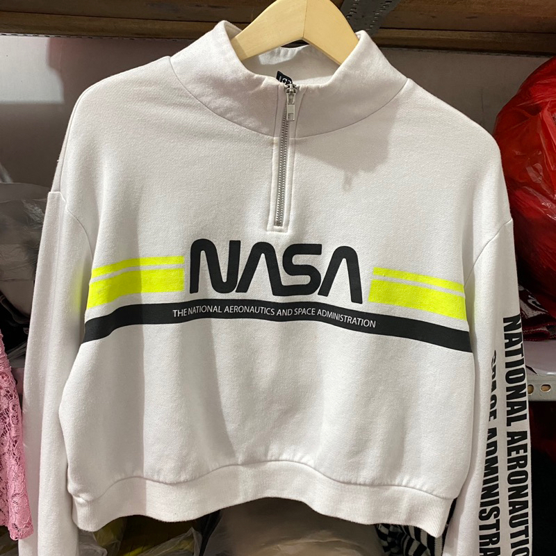 Crewneck sweater Hnm h&m halfzipper nasa spellout divided cn wanita crop oversize