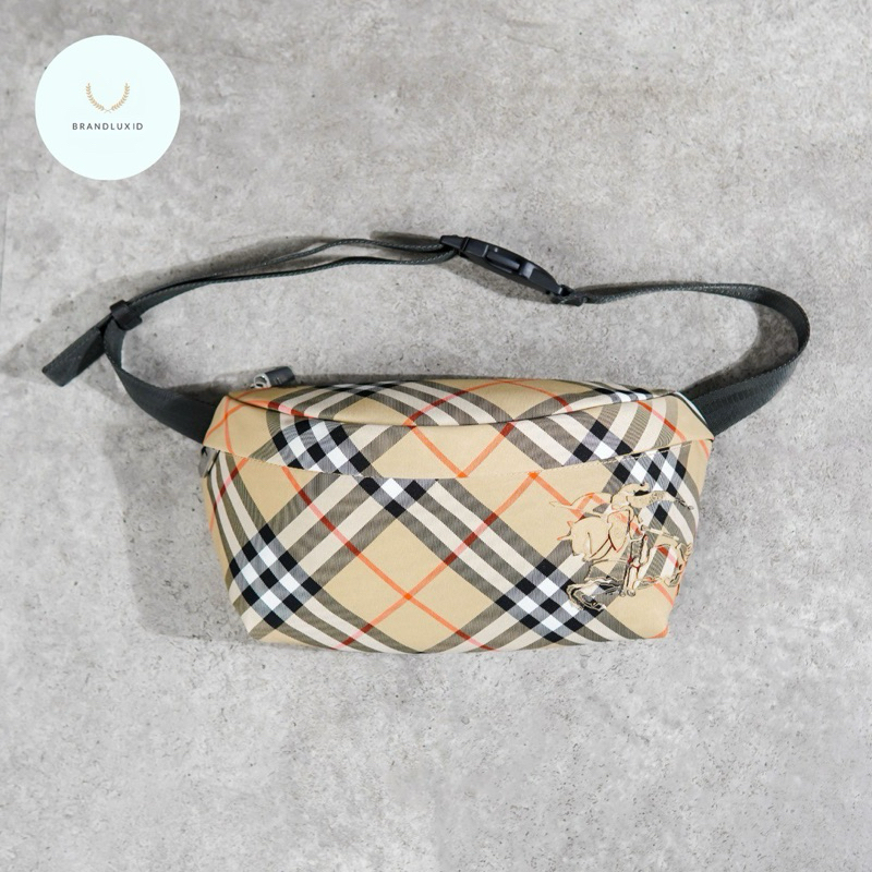 Burberry Equestrian Check Waist Bag in Beige