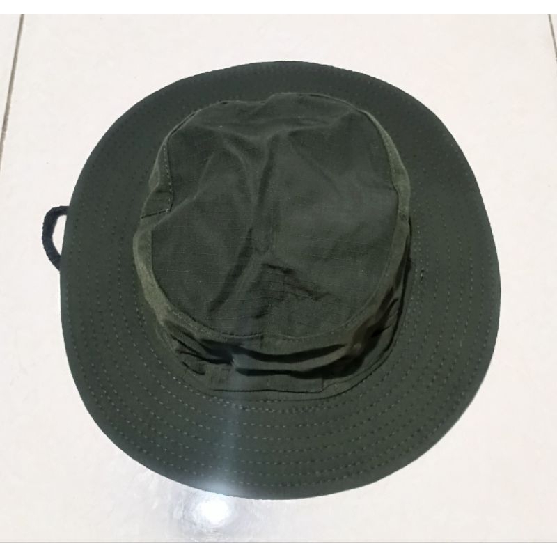 topi rimba hijau botol