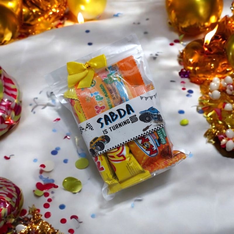 

Hampers Snack 3K YELLOW CARS | TreatBit Mini Gift Ziplock Pita | Bisa Custom Nama/Ucapan