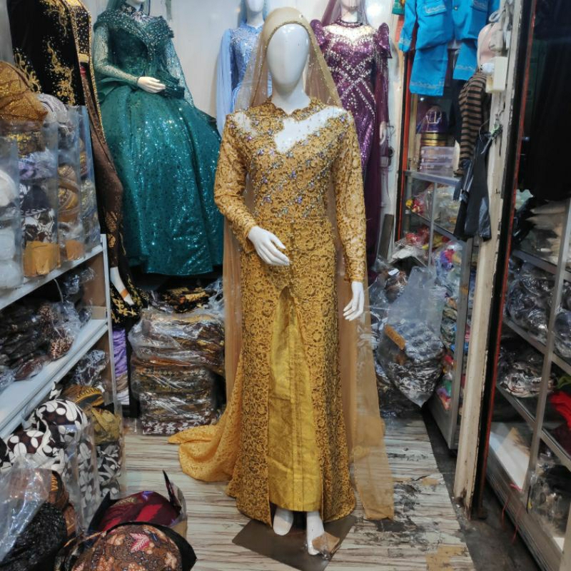 baju pengantin model slim belah warna kuning emas ekor payet SALE ( free jarik prada & veil kepala )